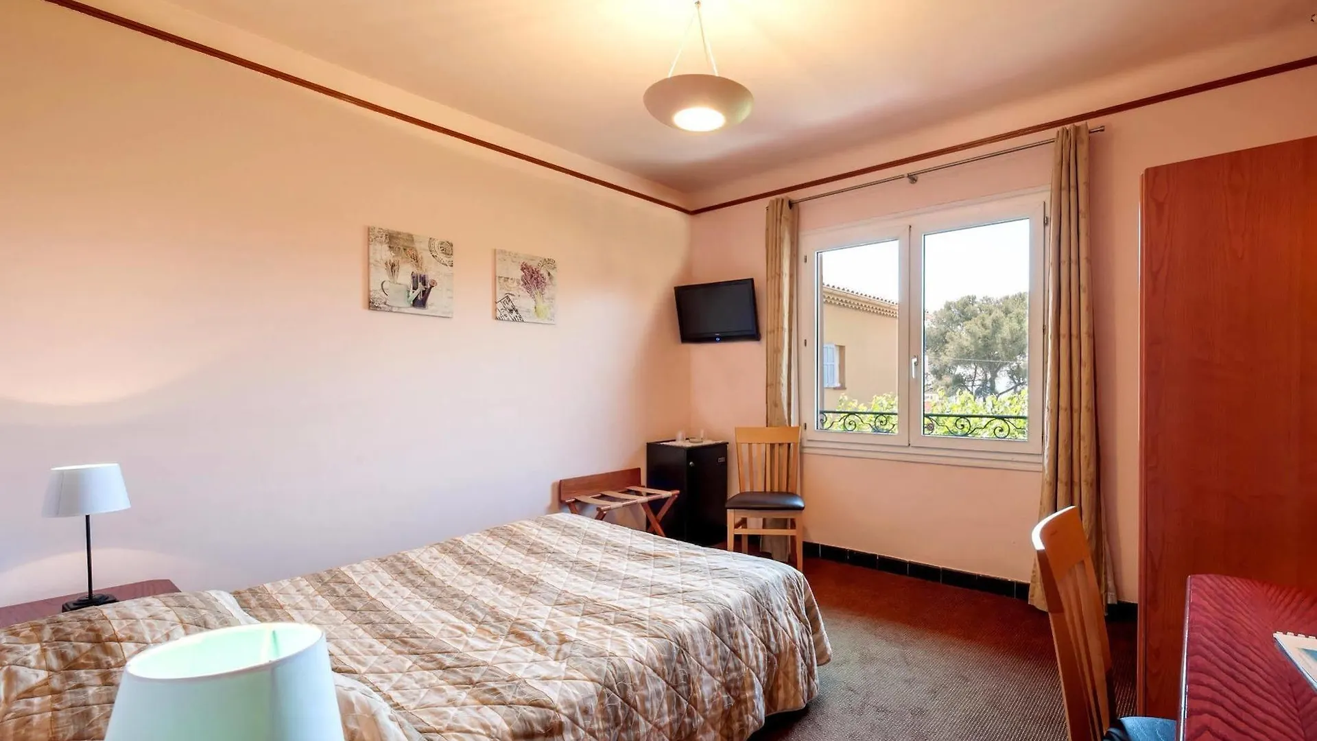 Logis Hotel Le Provencal Les Issambres