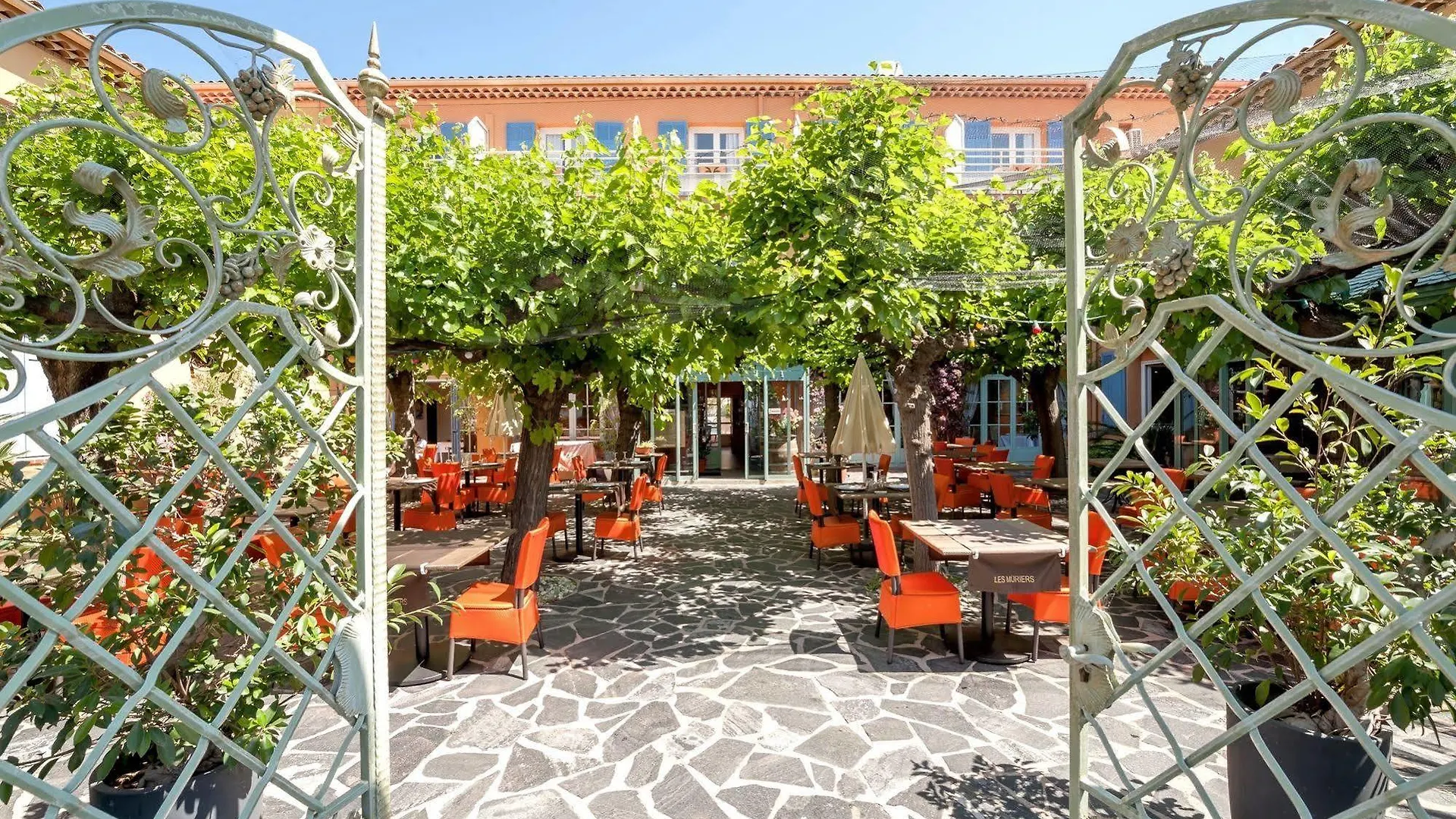 Logis Hotel Le Provencal Les Issambres 3*,
